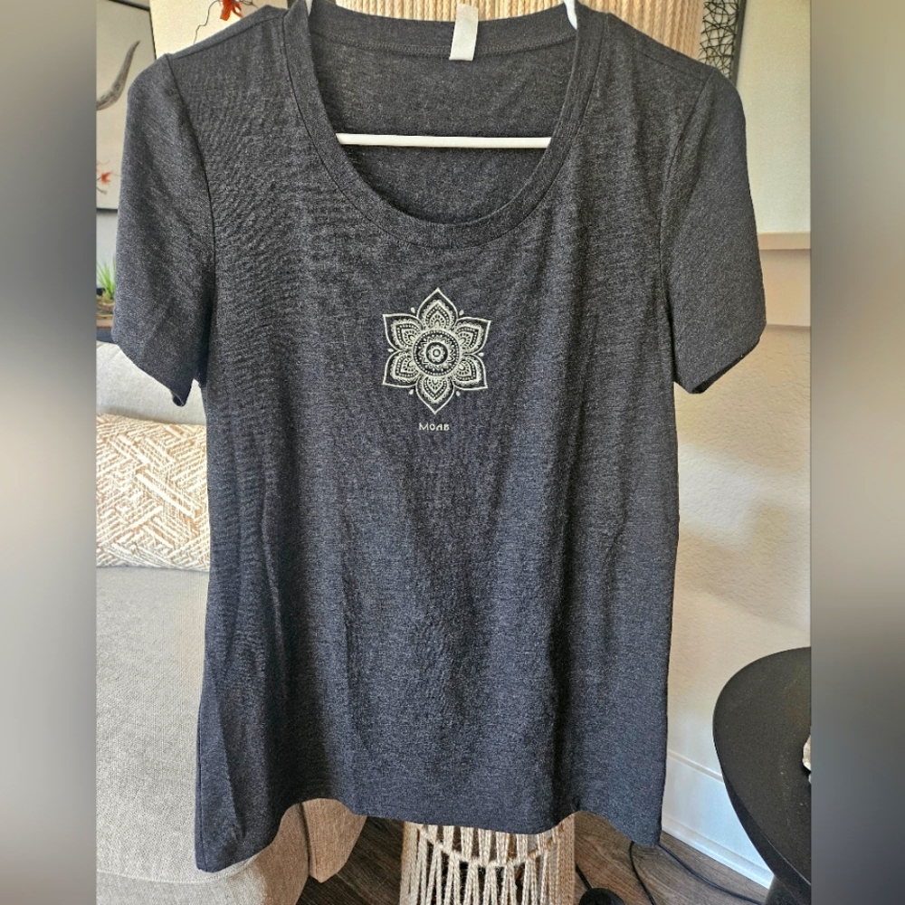 Moab BellaCanvas womens fit tee sz m/l - Picture 2 of 4